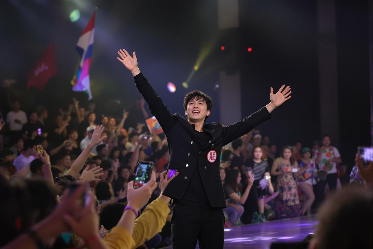 神秘影院影迷见面会圆满举行，万名粉丝热情参与